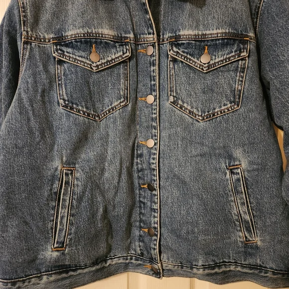 Torrid NWT Size 2X (18-20) Sherpa Lined Denim Trucker Jacket From 2025  $130MSRP - Picture 3 of 9